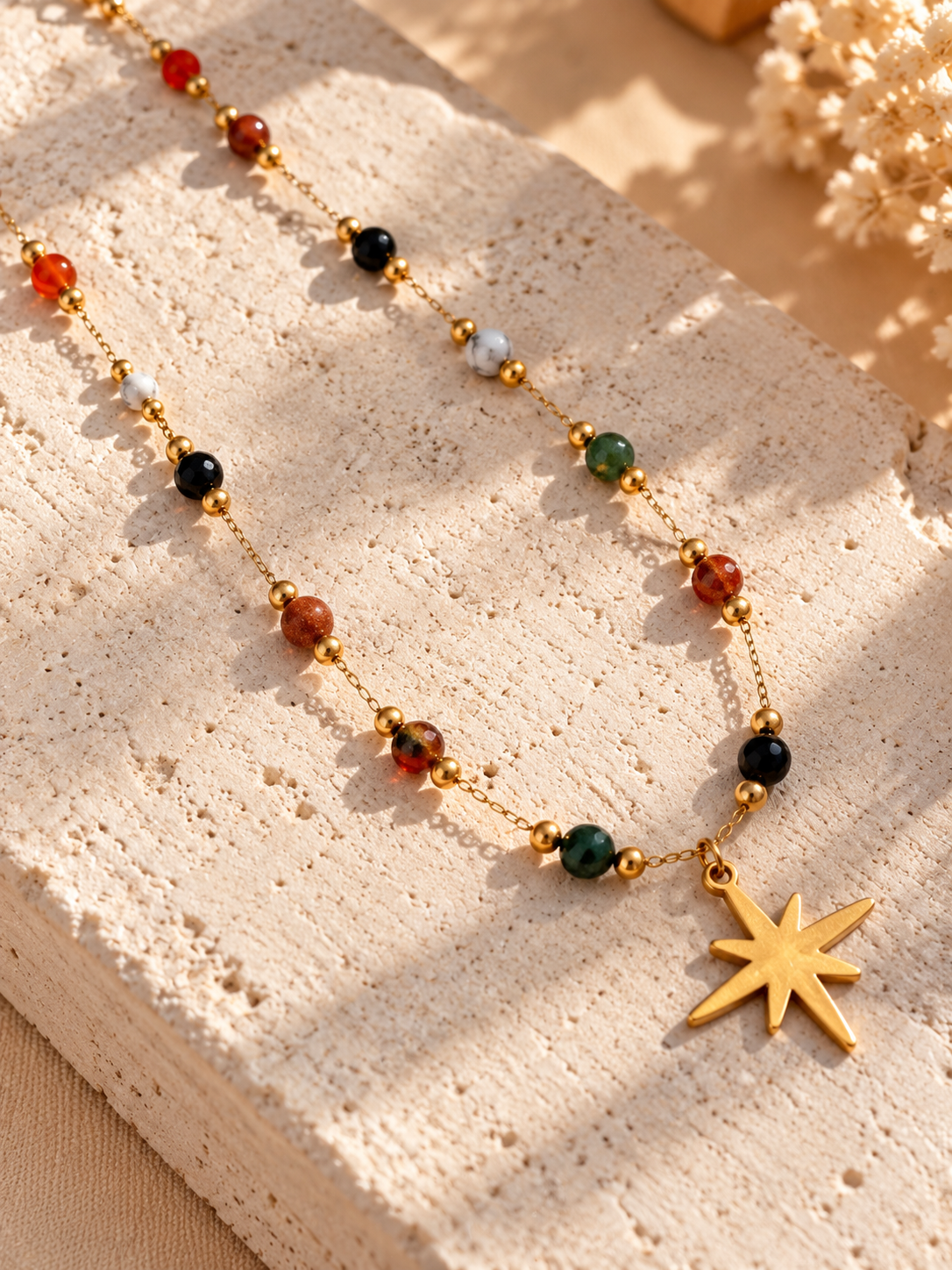 Collier Escale Étoile – Pierres naturelles & acier inoxydable doré