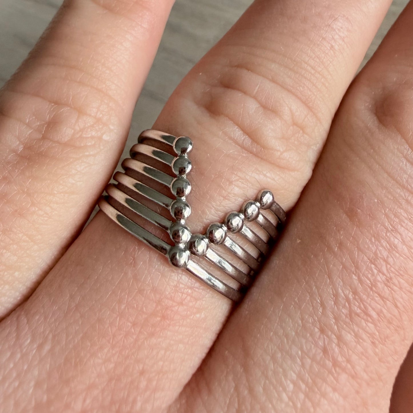 Bague Victoire – Manchette iconique en acier inoxydable