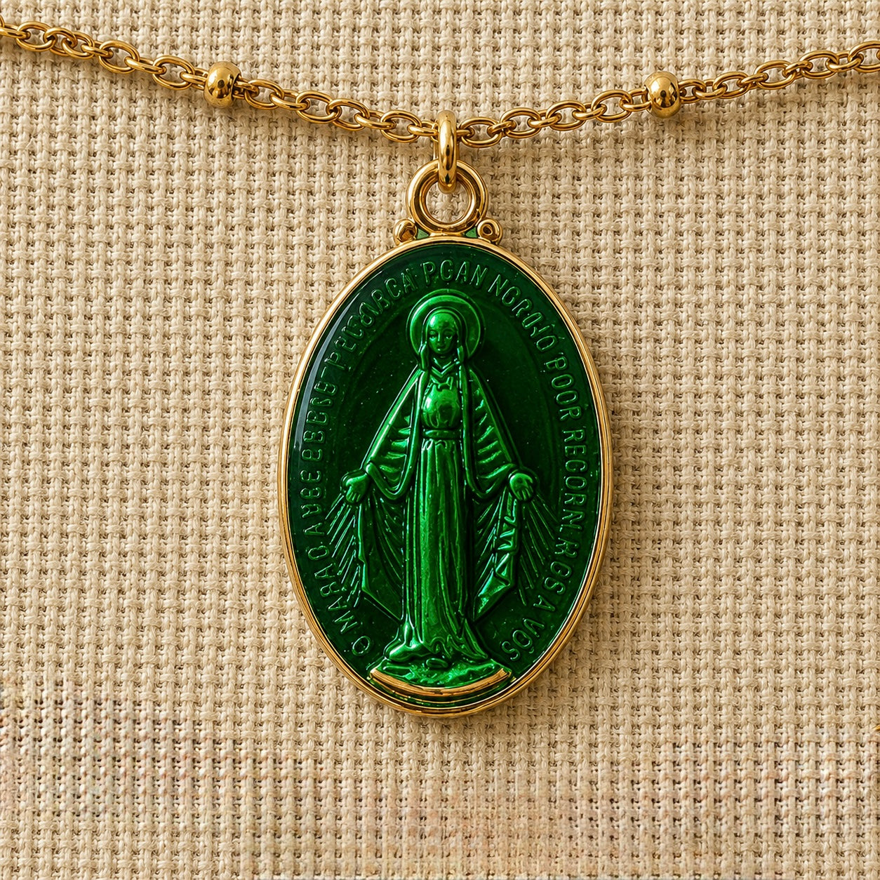 Collier Madone Émaillée – Acier Inoxydable Doré
