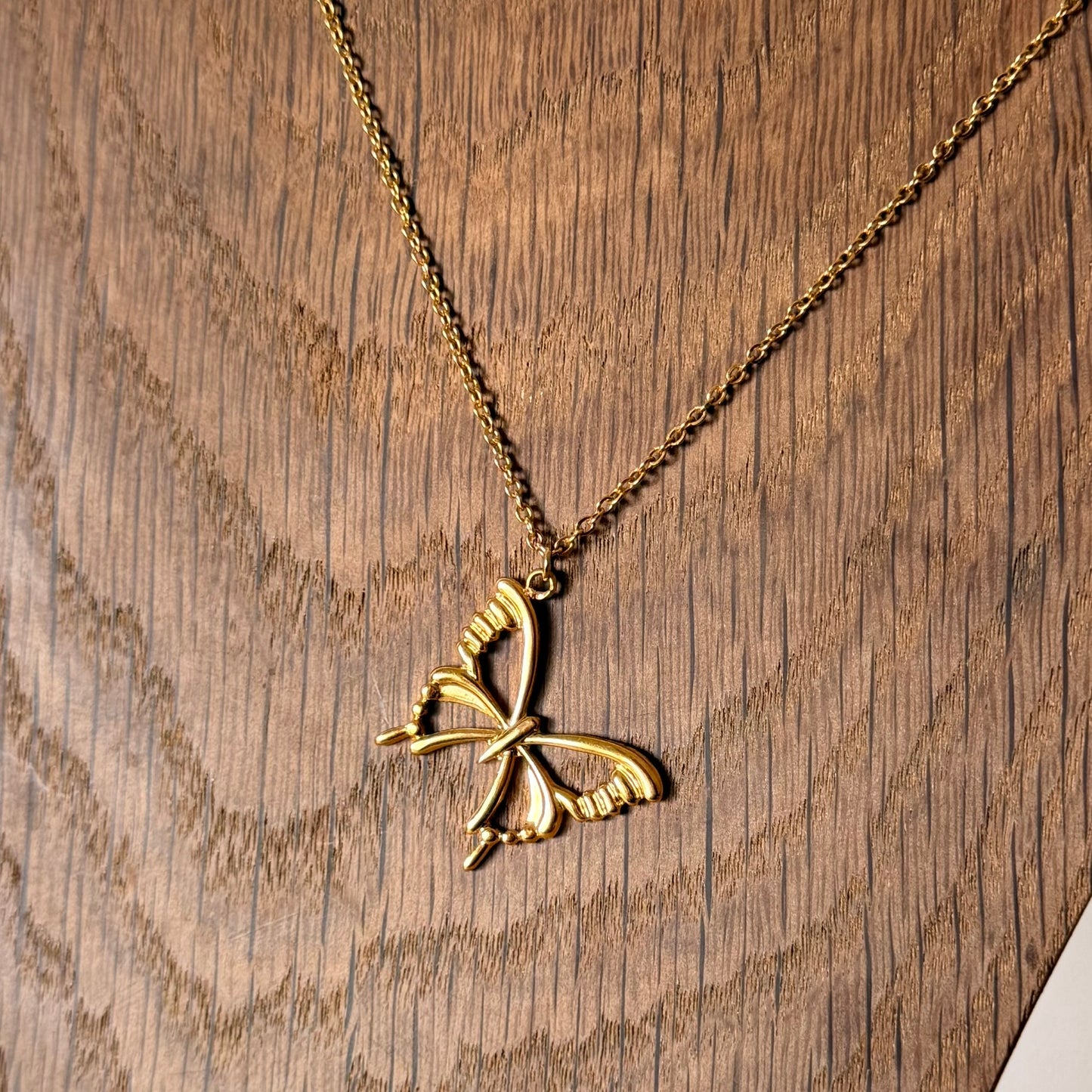 Collier Papillon Doré – Acier inoxydable