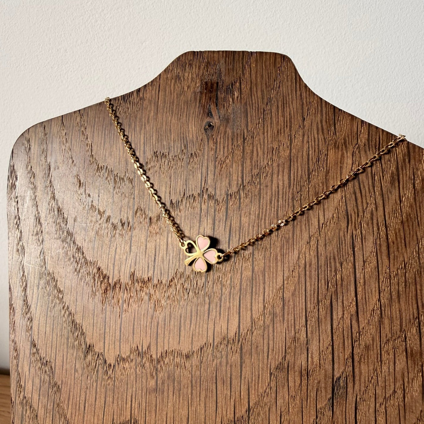 Collier Trèfle Rose Émaillé – Acier Inoxydable