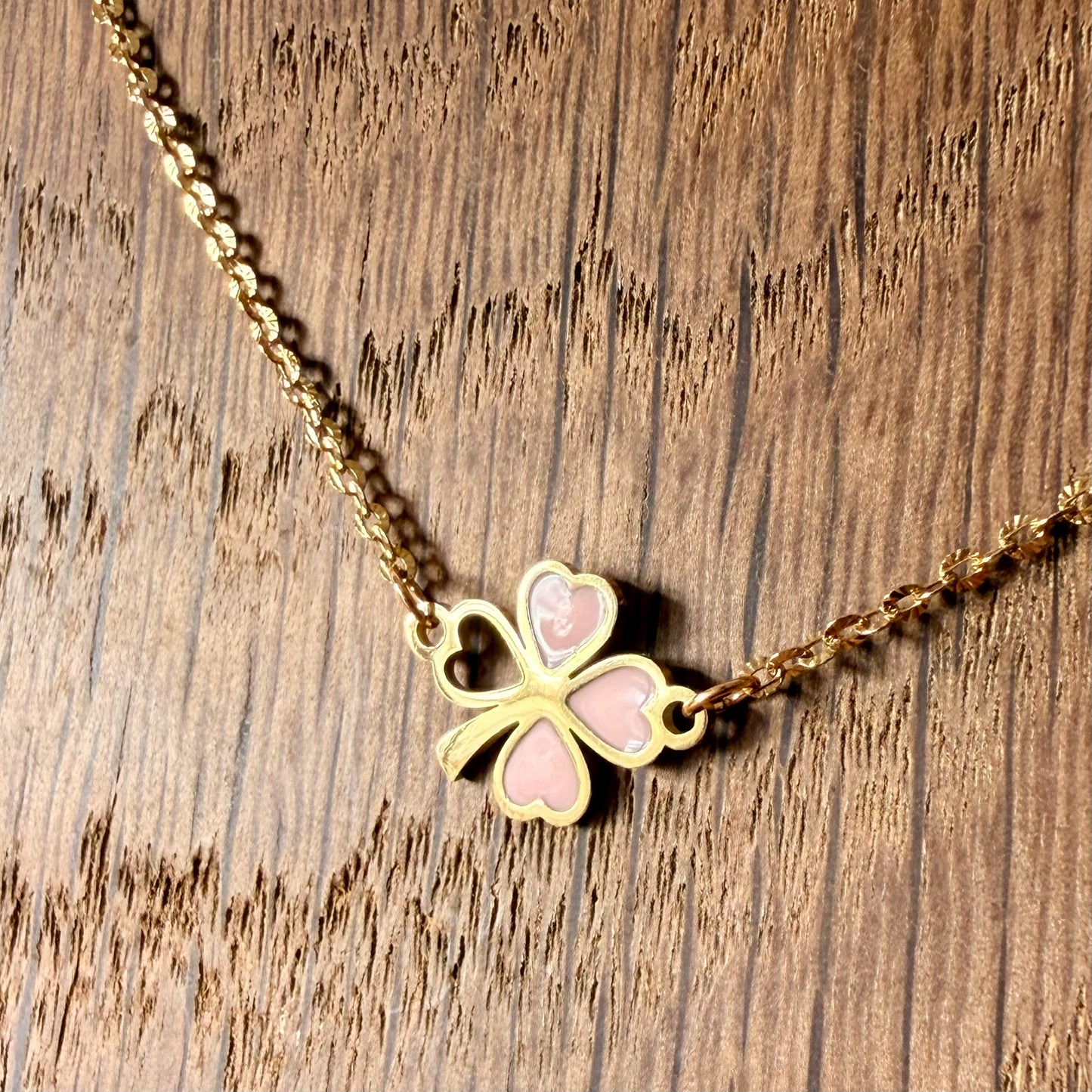 Collier Trèfle Rose Émaillé – Acier Inoxydable