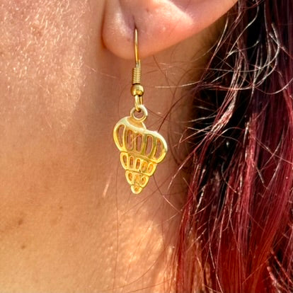 Boucles d’oreilles coquillage doré – Acier inox