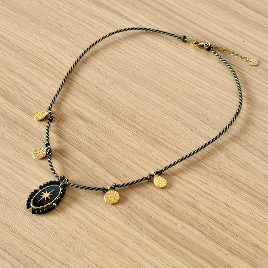Collier Étoile Nocturne – Cordon torsadé & pendentifs dorés