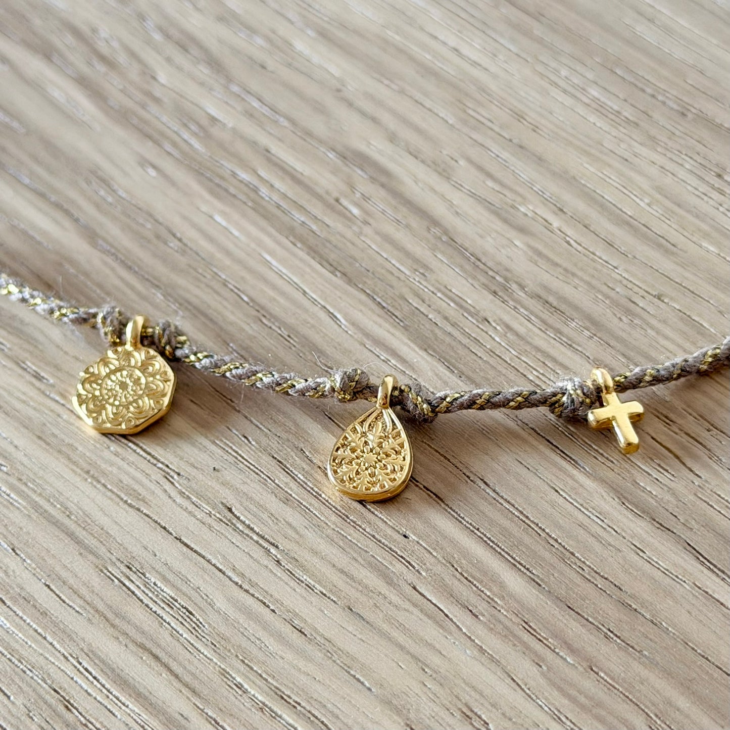 Collier Amulettes Dorées – Acier inox