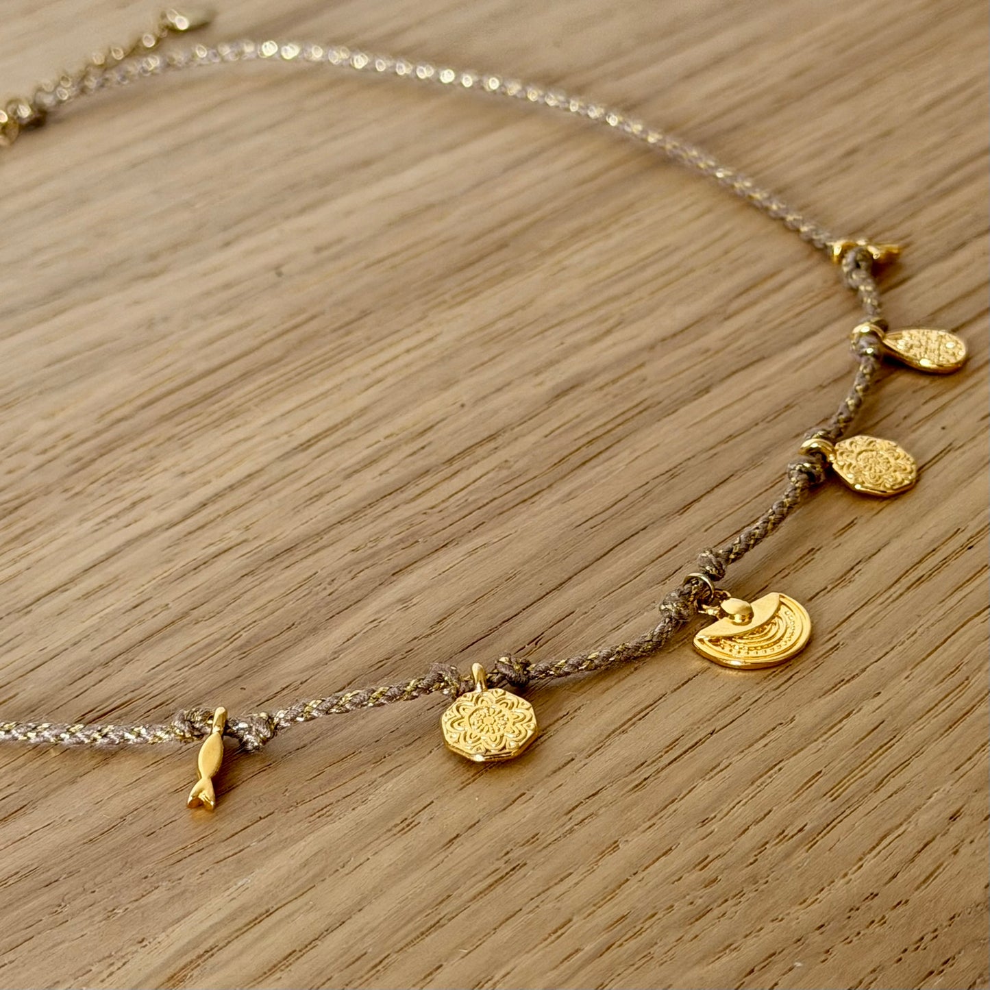 Collier Amulettes Dorées – Acier inox