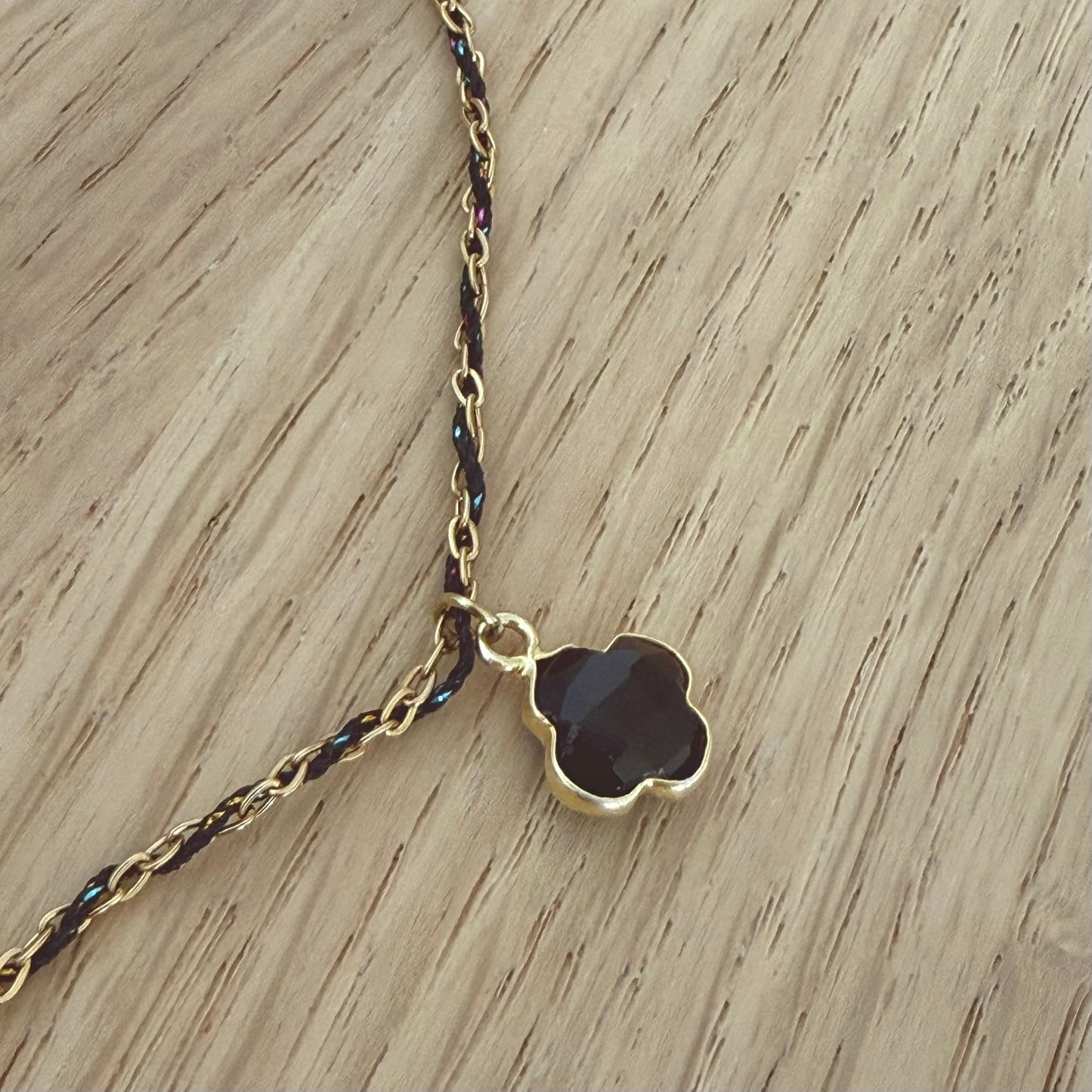 Collier Trèfle Noir – Chaîne Torsadée Dorée